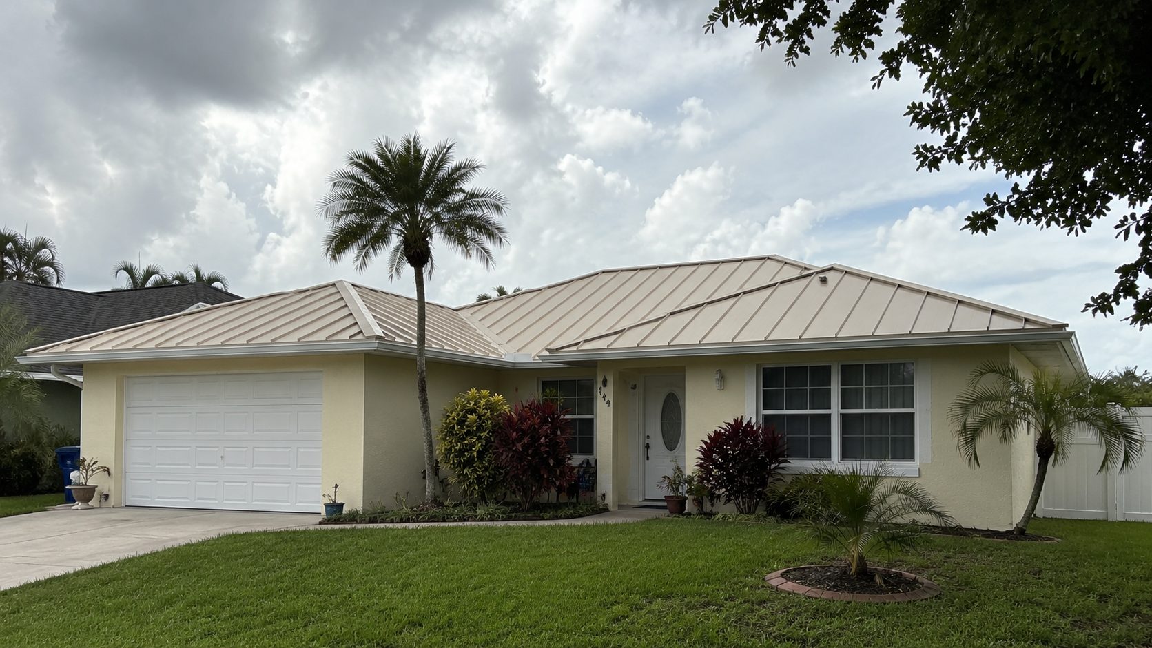 Champagne metal roof on Florida home